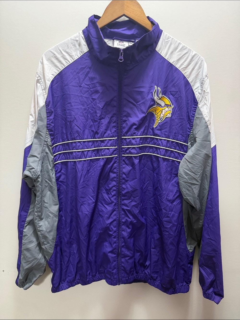 NFL Vikings 
Men'sWindbreaker Jacket with Zip Front Size XL 31x7